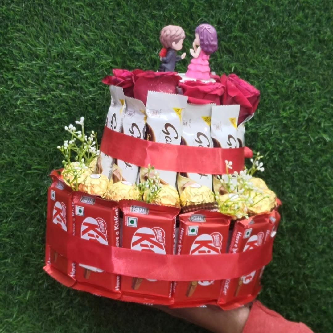 Kitkat bouquet With Real Roses